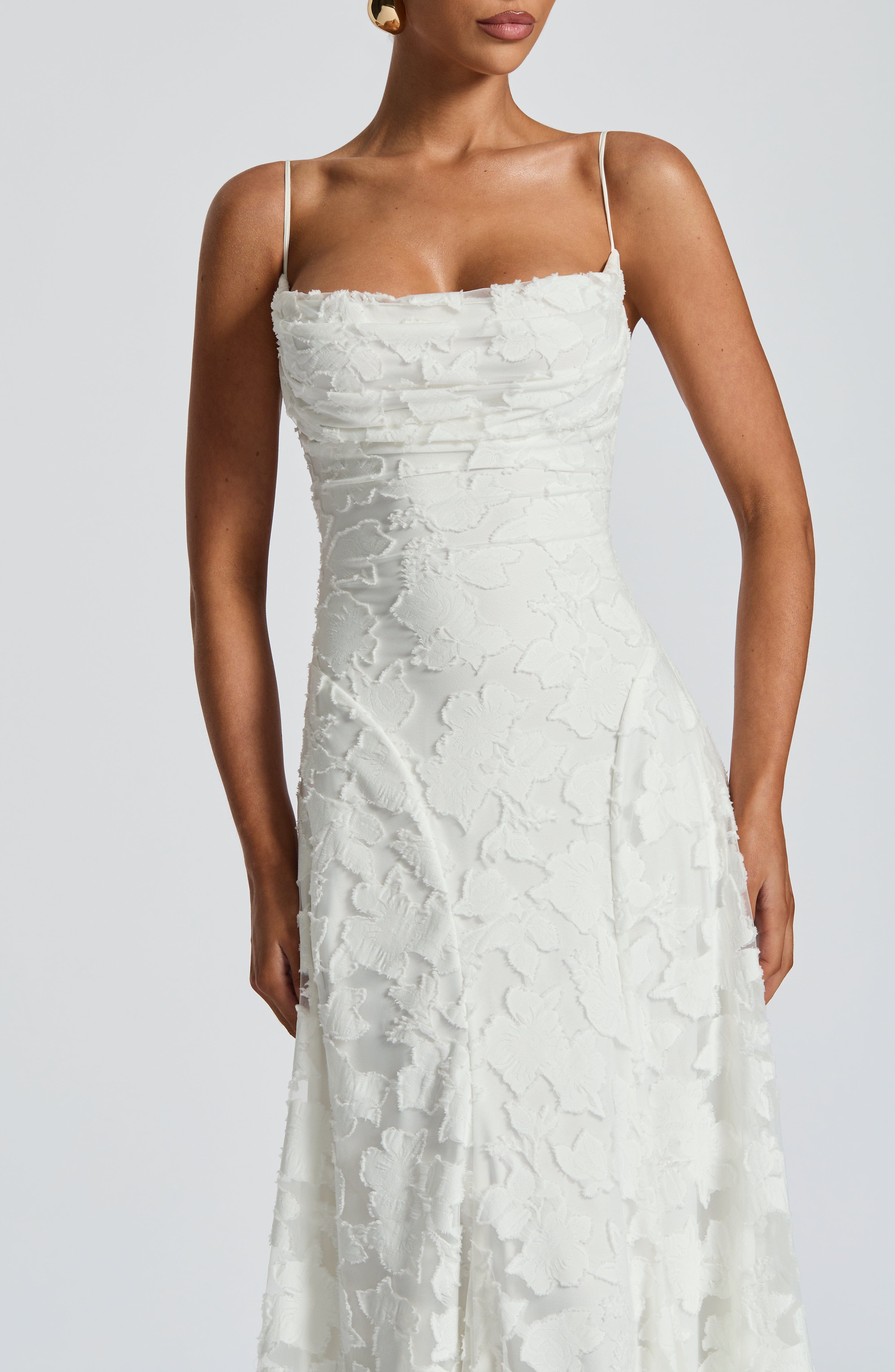 Clara Léon | Elegancka Sukienka Maxi