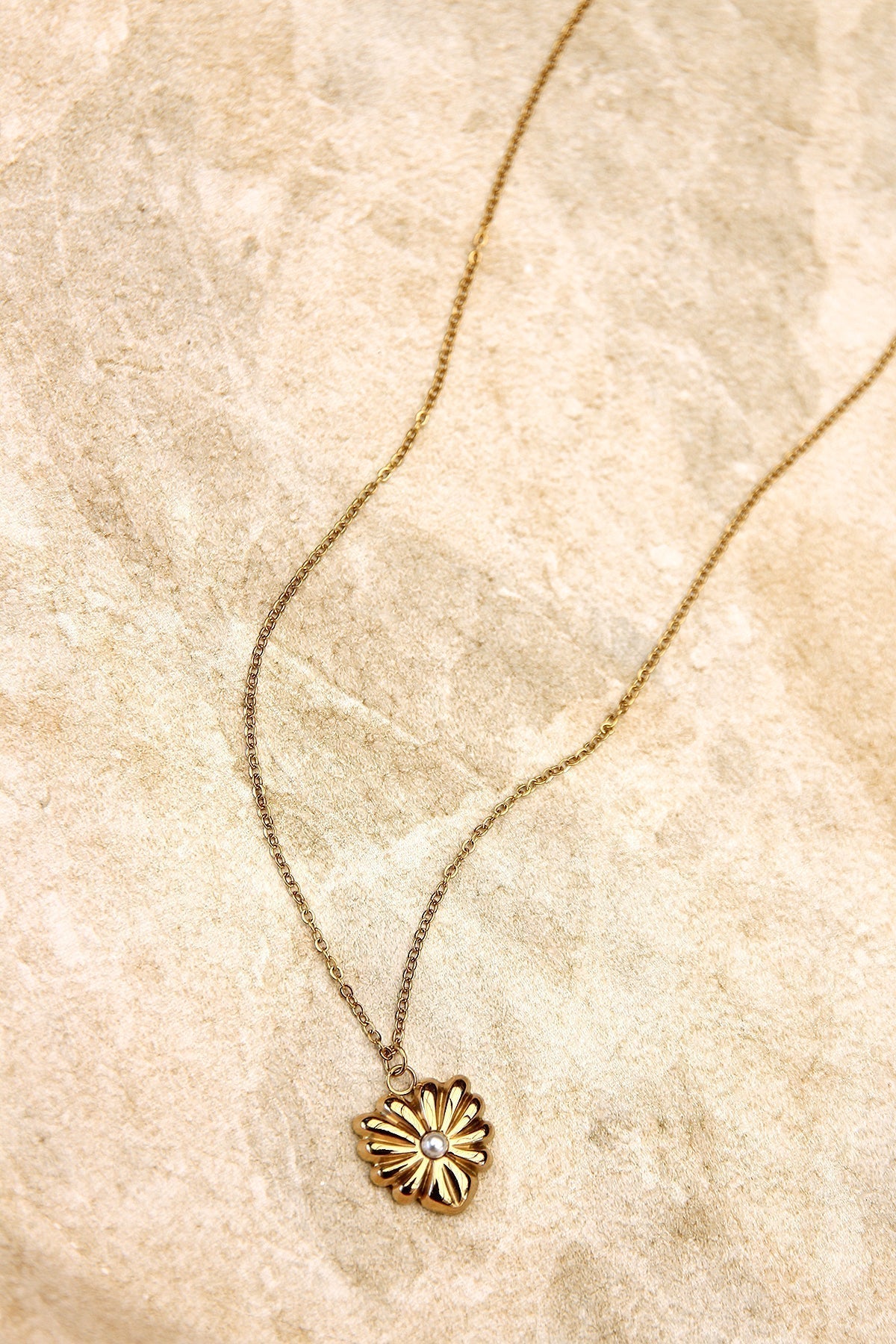 Naszyjnik z Złotym Charms od Lustre