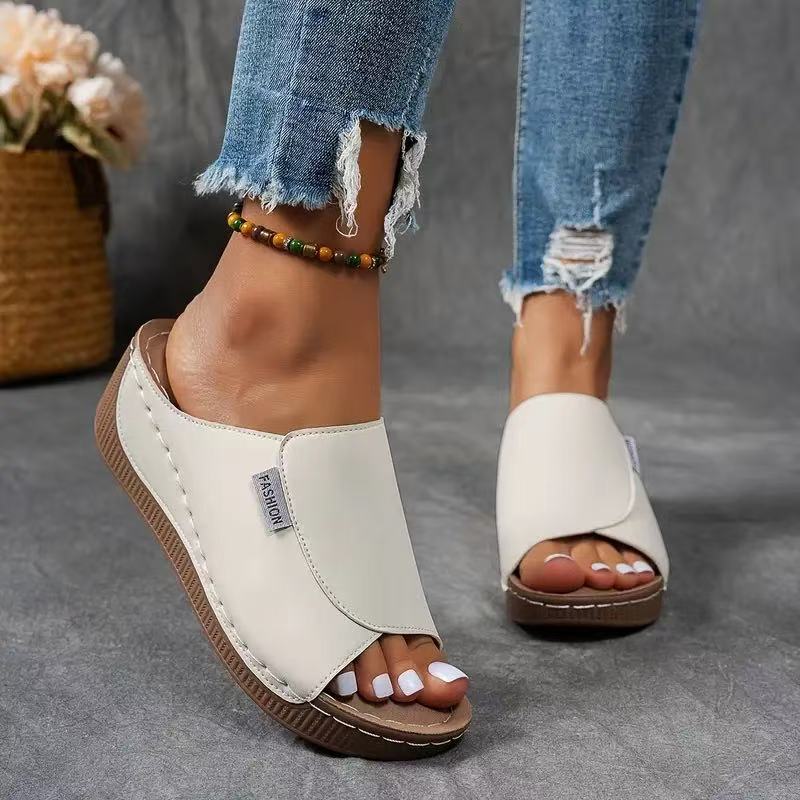 Comfortabele slippers met ondersteuning voor de voetboog - Effen damessandalen - Ademend